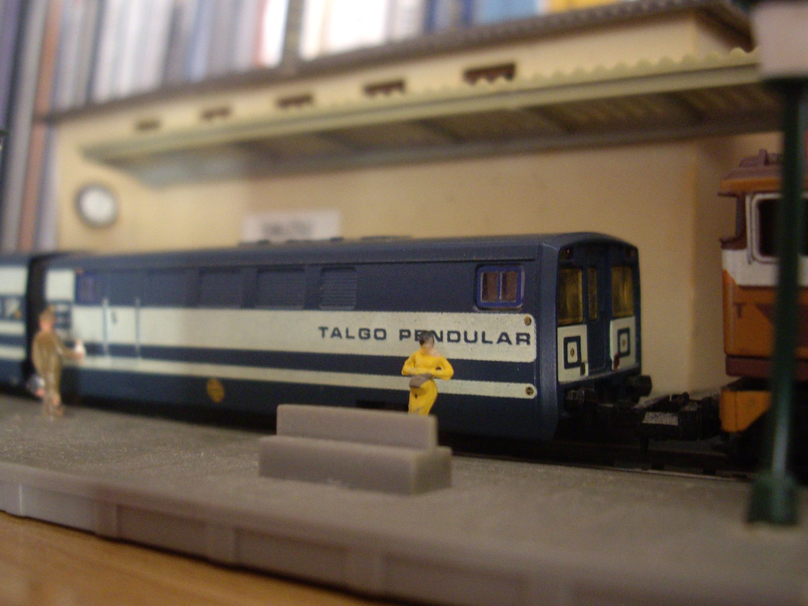 Maqueta de un Talgo Pendular de Renfe de Ibertren en escala N
